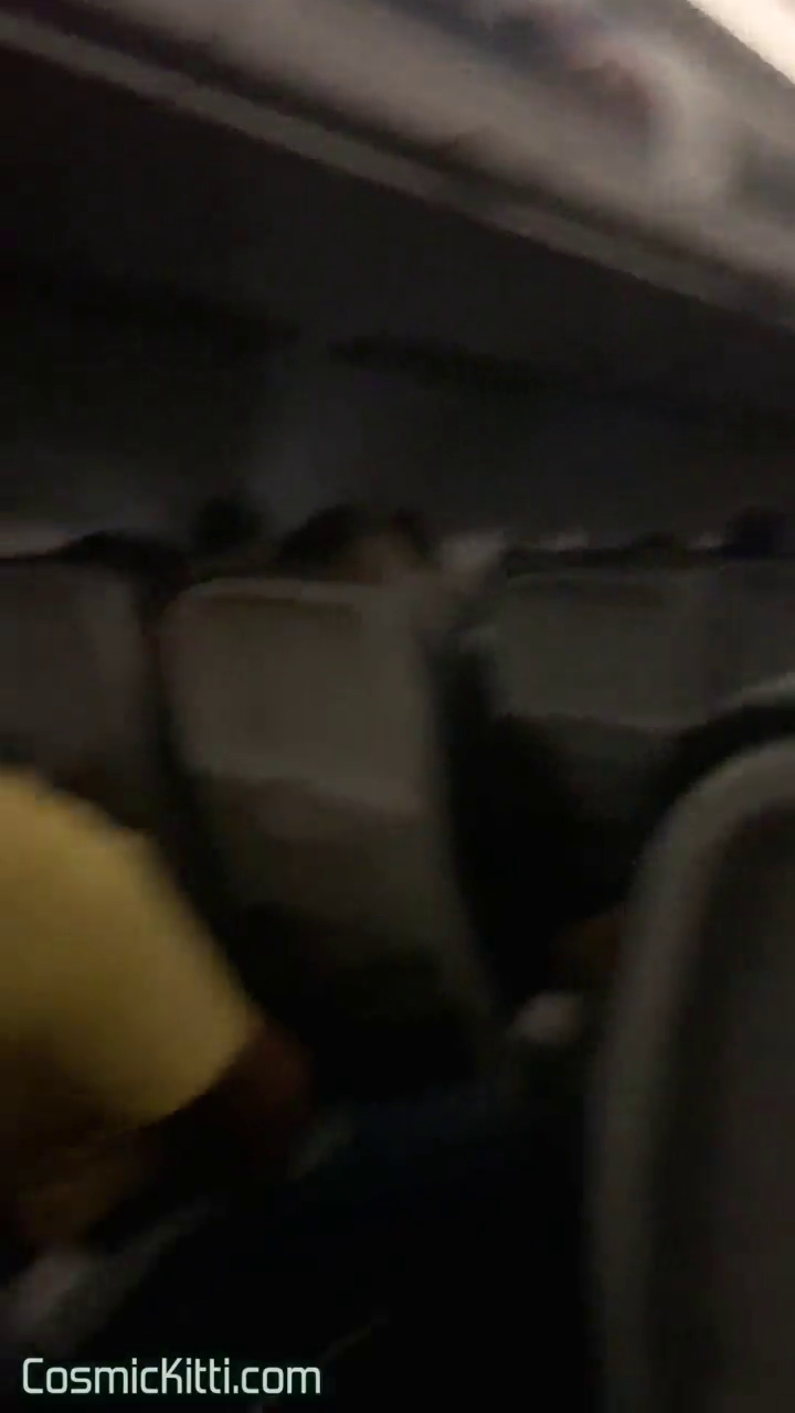Blonde mom fully naked on the flight